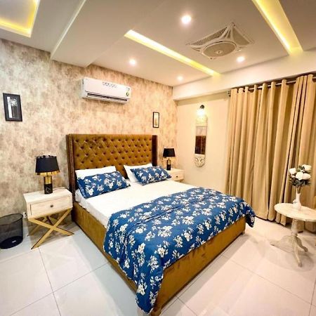 Ferienwohnung Eiffel Heights Bahria Lahore Exterior foto