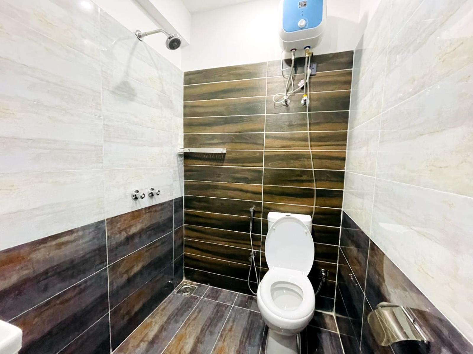 Ferienwohnung Eiffel Heights Bahria Lahore Exterior foto